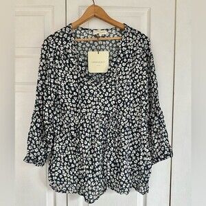 Navy with white daisy and tie neckline 3/4 sleeve blouse NWT size large women